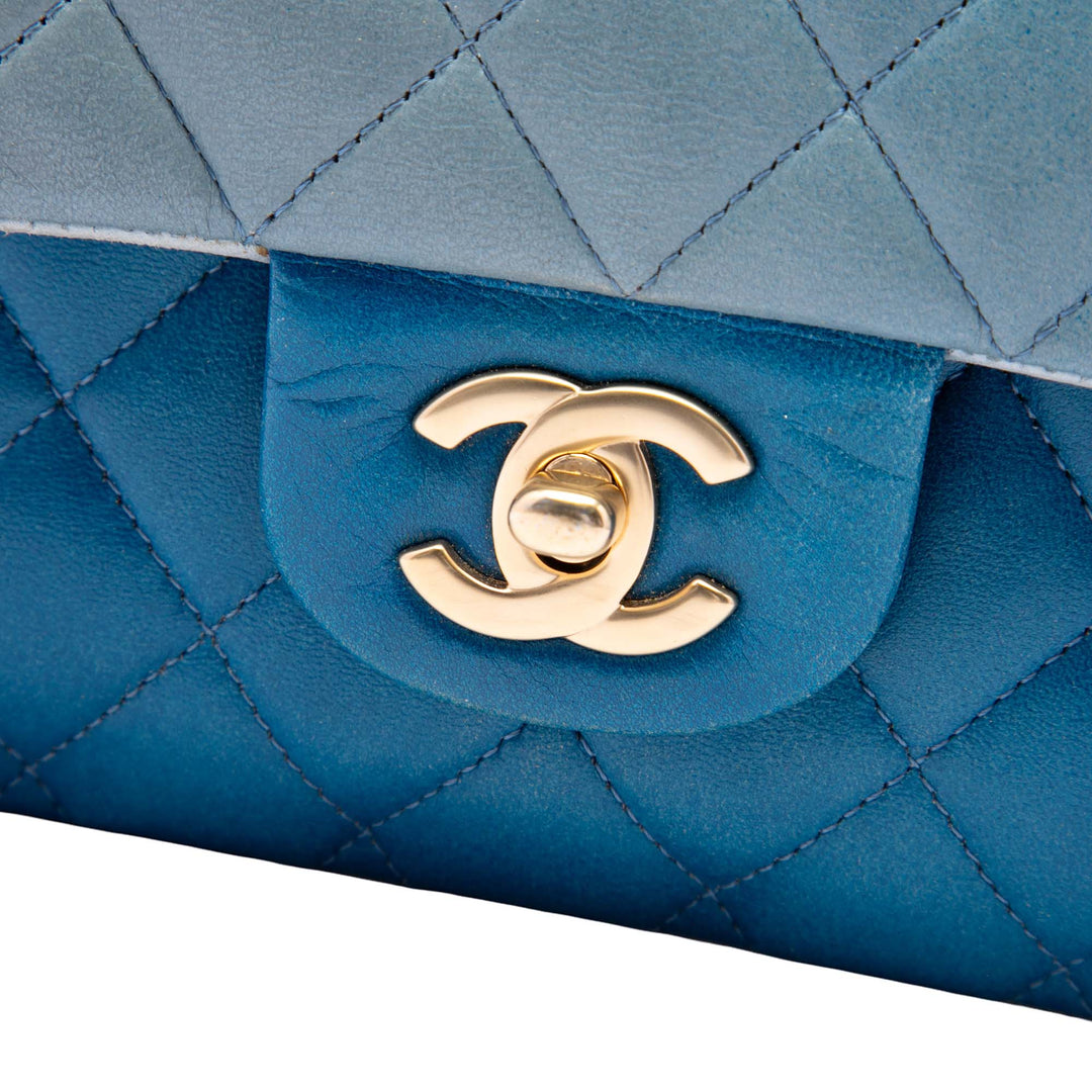 Chanel Sac porté épaule Classic Ombre Double rabat Moyen Cuir d'agneau Bleu – vue 5 – GABY PARIS