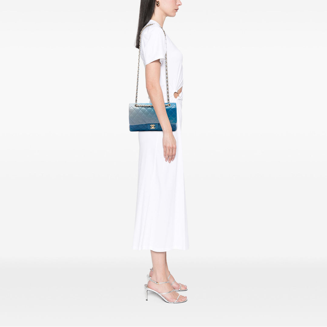 Chanel Sac porté épaule Classic Ombre Double rabat Moyen Cuir d'agneau Bleu – vue 6 – GABY PARIS
