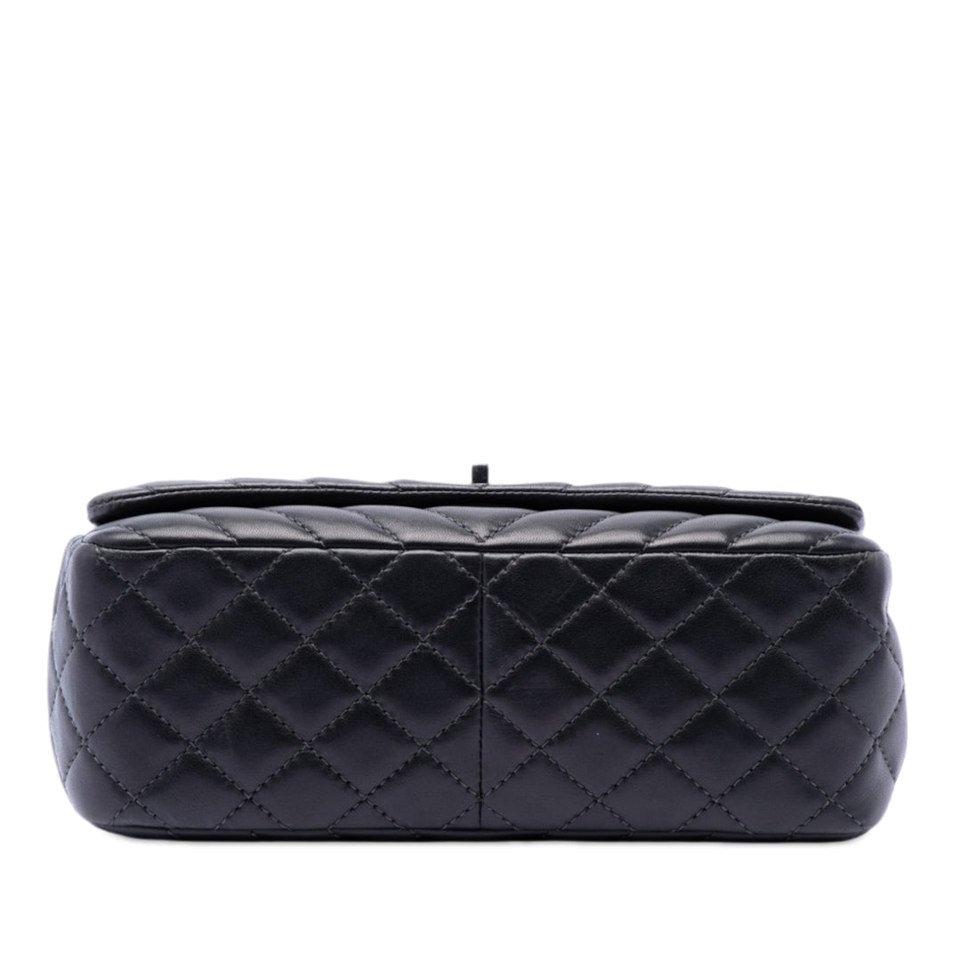Chanel Medium Chevron Cuir d’agneau Surpique à rabat