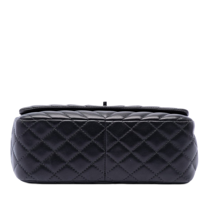Chanel Medium Chevron Cuir d’agneau Surpique à rabat