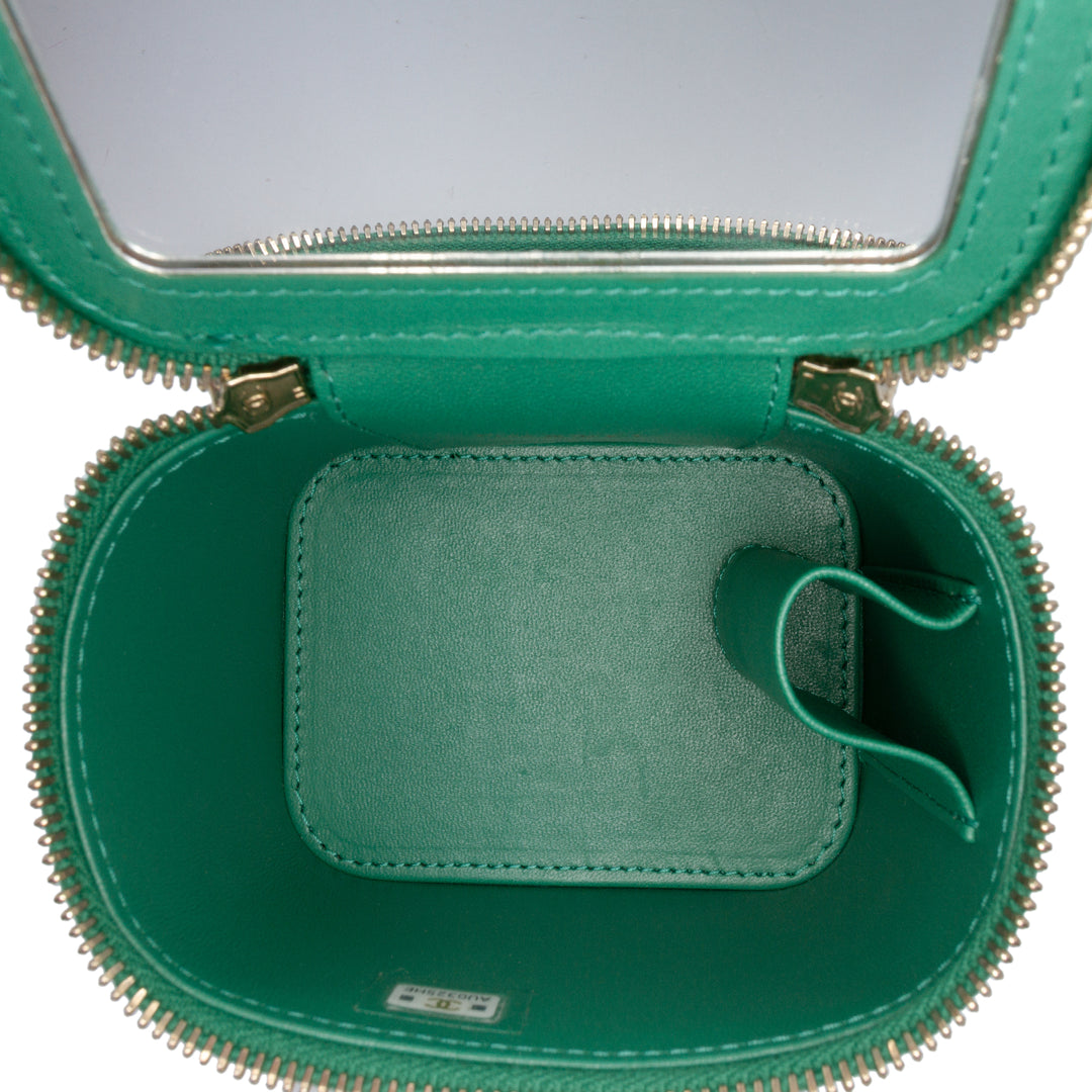 Chanel CC Matelassé Vanity avec chaîne Mini Cuir d'agneau Vert