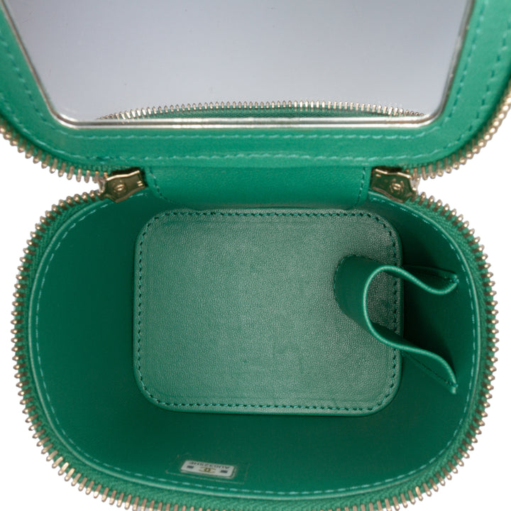 Chanel CC Matelassé Vanity avec chaîne Mini Cuir d'agneau Vert