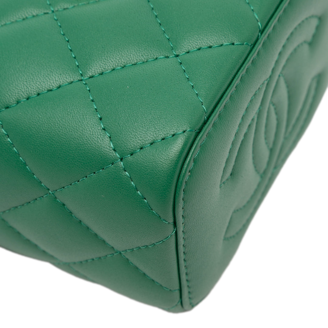 Chanel CC Matelassé Vanity avec chaîne Mini Cuir d'agneau Vert