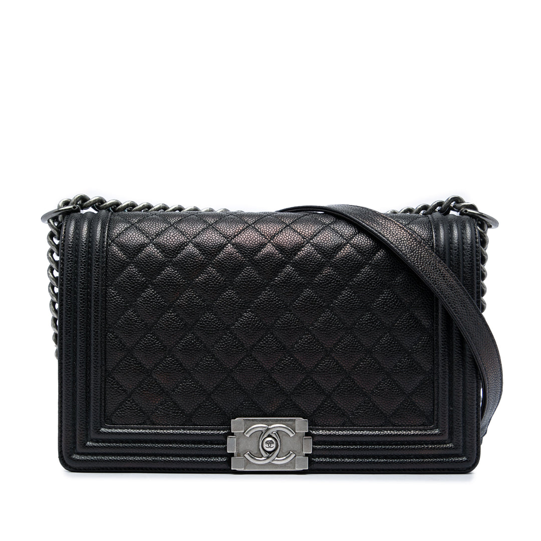 Chanel Sac bandoulière Matelassé Boy à rabat Grand Cuir caviar Noir – vue principale – GABY PARIS