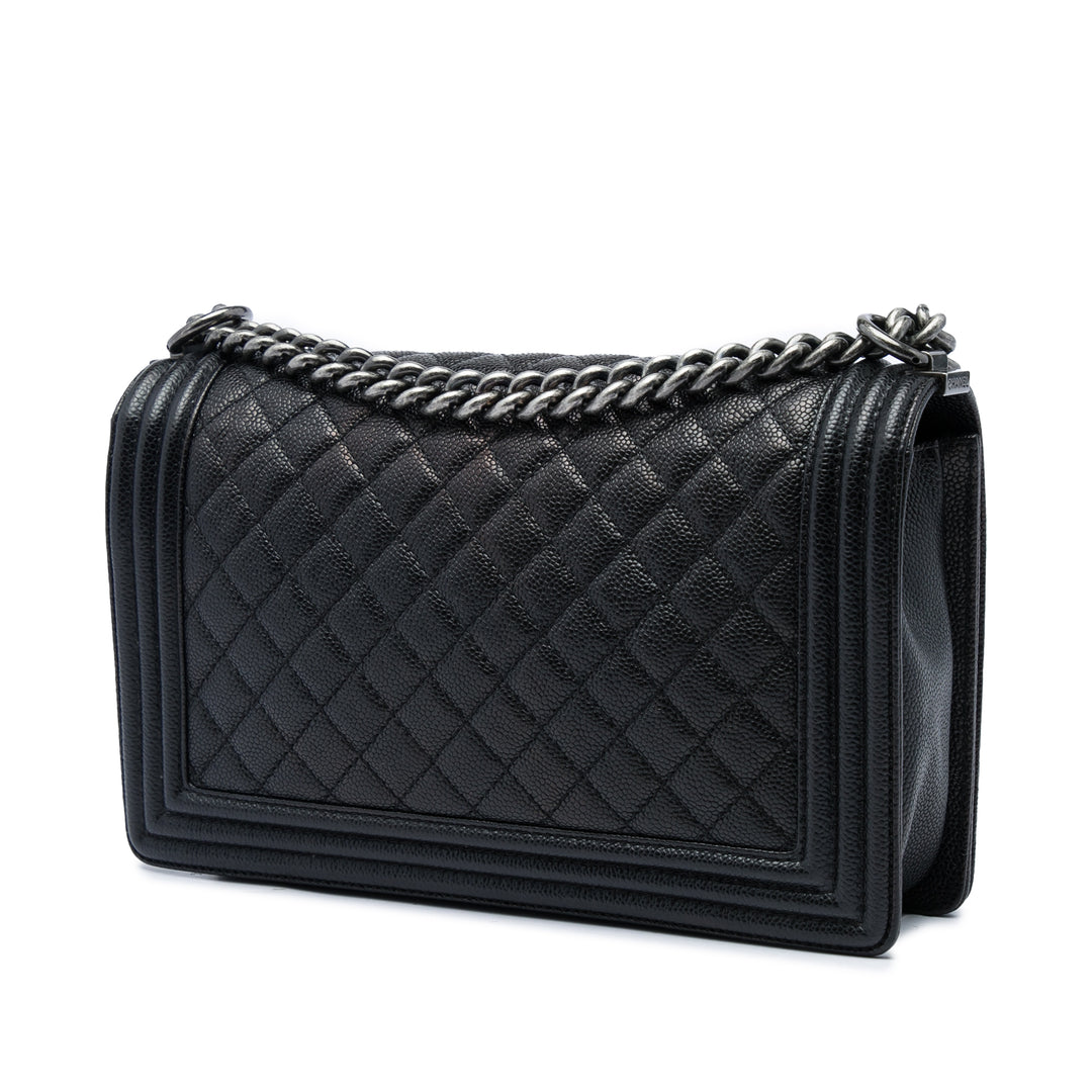 Chanel Sac bandoulière Matelassé Boy à rabat Grand Cuir caviar Noir – vue 2 – GABY PARIS