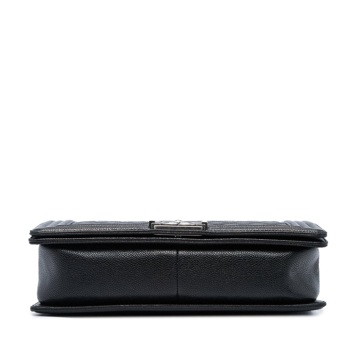 Chanel Sac bandoulière Matelassé Boy à rabat Grand Cuir caviar Noir – vue 3 – GABY PARIS