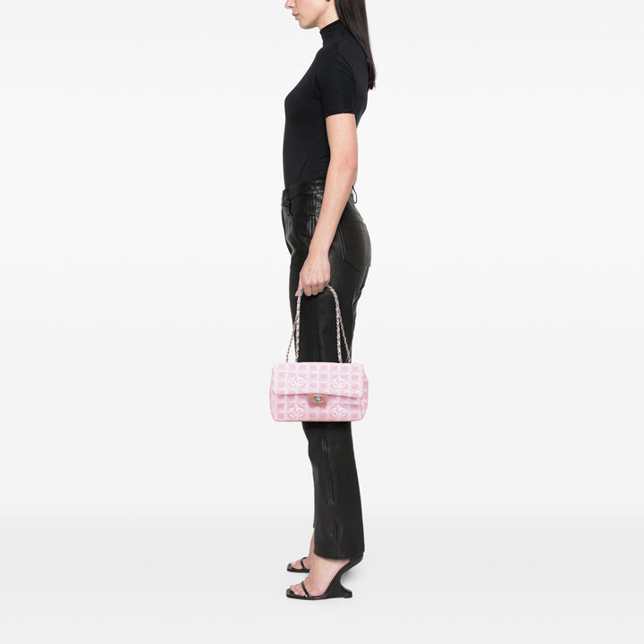 Chanel Medium New Travel Line Nylon Simple rabat Rose