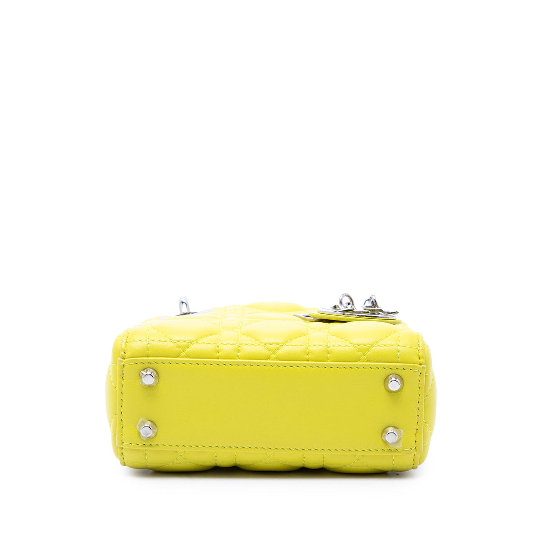 Dior Lady Dior Cannage Micro Cuir d'agneau Jaune – vue 3 – GABY PARIS