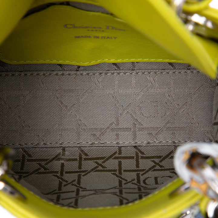Dior Lady Dior Cannage Micro Cuir d'agneau Jaune – vue 4 – GABY PARIS