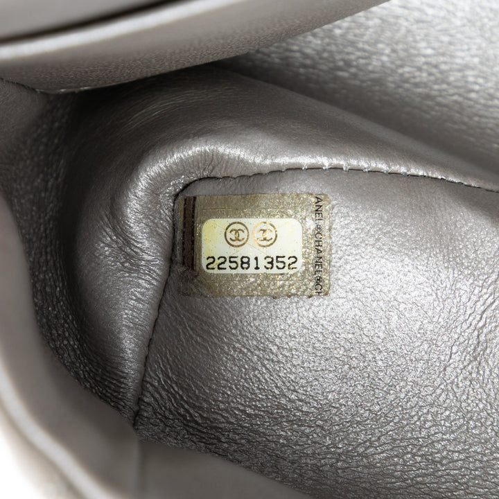 Chanel Medium Classic Chevron Iridescent Cuir d’agneau Double rabat