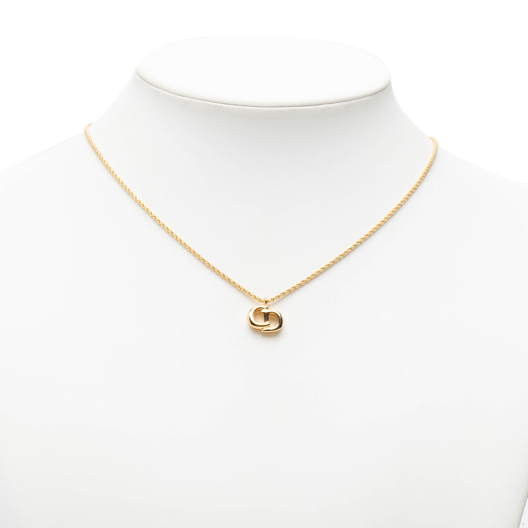 Dior Collier CD Logo Pendant plaqué or – vue 6 – GABY PARIS