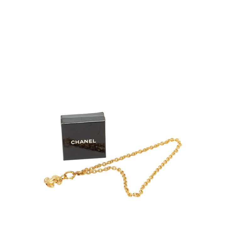 Chanel CC plaqué Matelassé Pendant Collier Doré – vue 7 – GABY PARIS