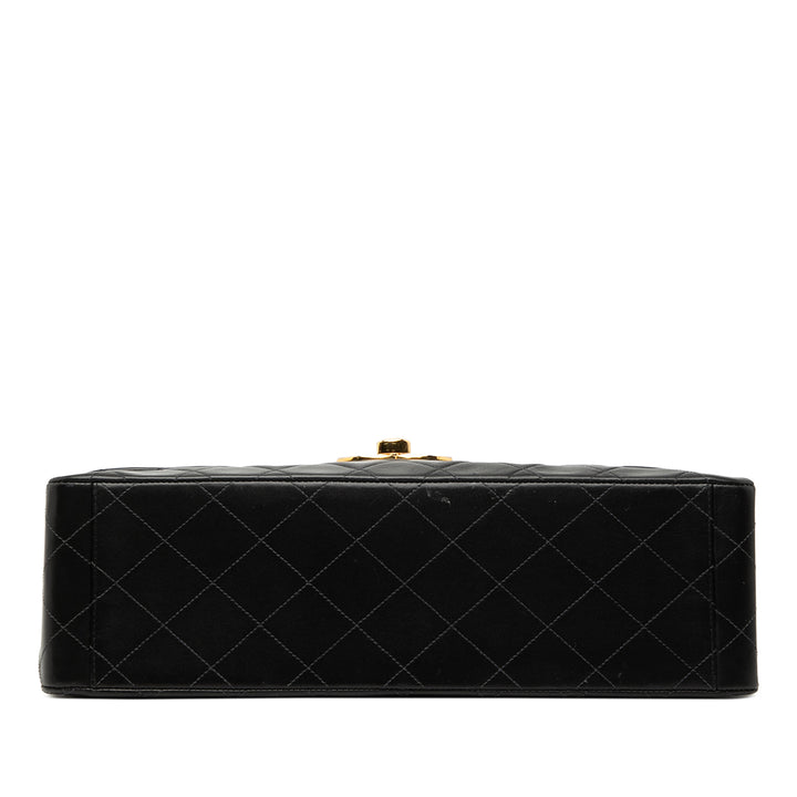 Chanel Maxi XL Classic Cuir d’agneau Simple rabat
