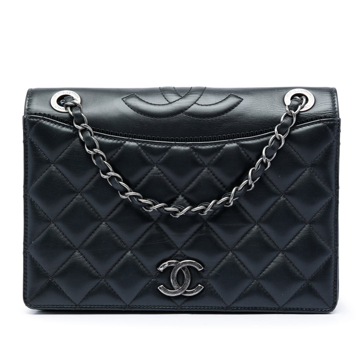 Chanel Matelassé Ballerine à rabat Moyen Cuir d'agneau Noir