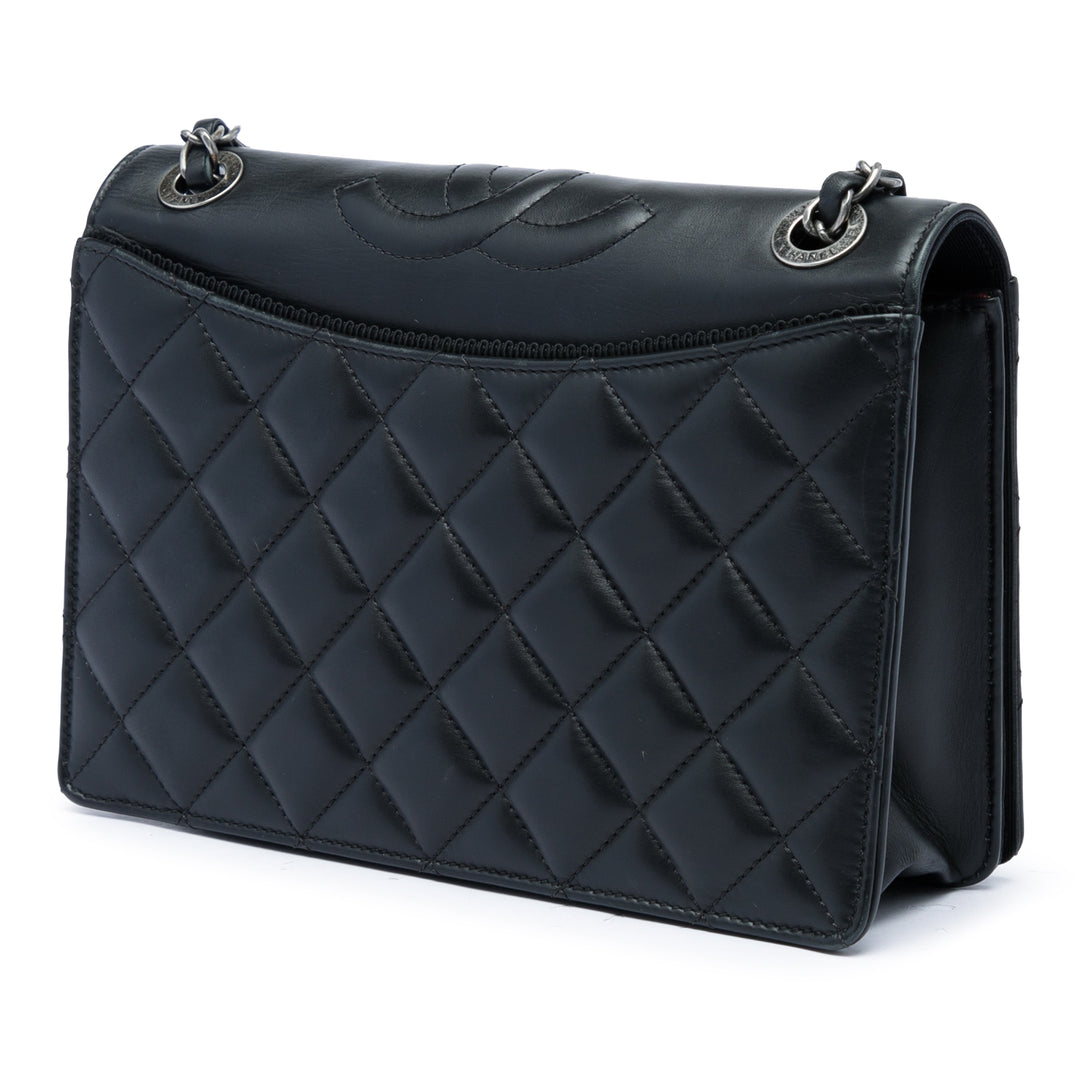Chanel Matelassé Ballerine à rabat Moyen Cuir d'agneau Noir