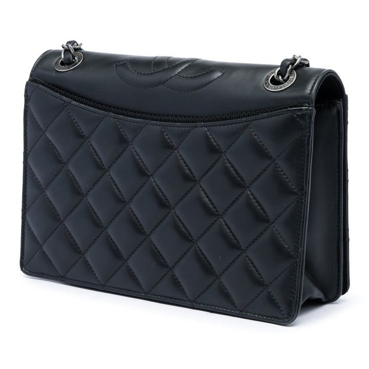 Chanel Matelassé Ballerine à rabat Moyen Cuir d'agneau Noir