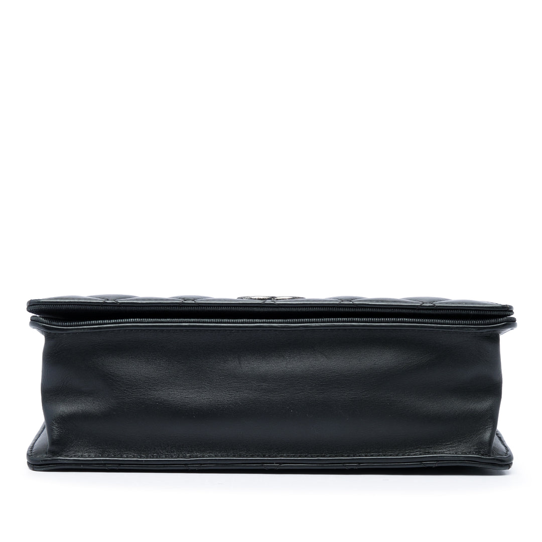 Chanel Matelassé Ballerine à rabat Moyen Cuir d'agneau Noir
