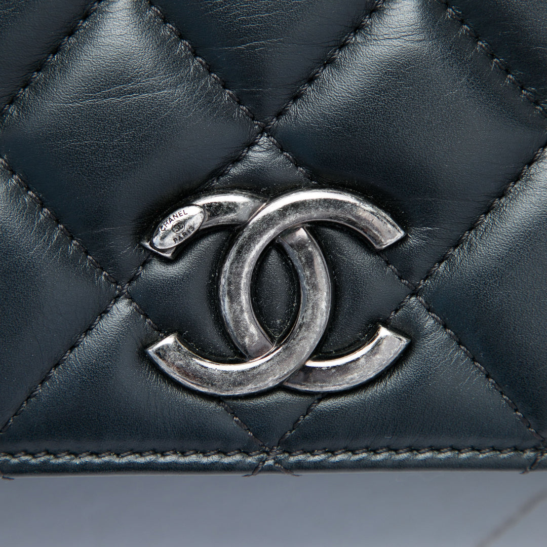 Chanel Matelassé Ballerine à rabat Moyen Cuir d'agneau Noir