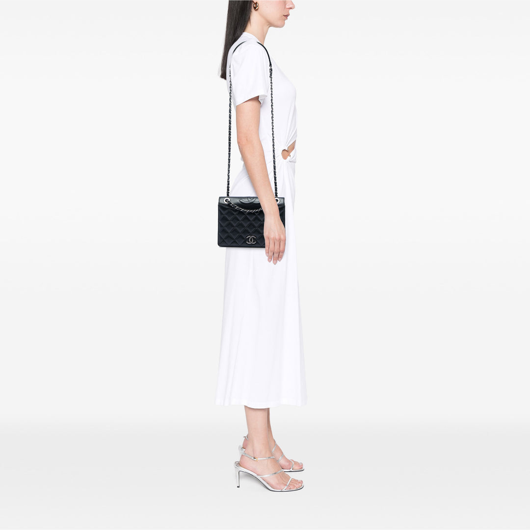 Chanel Matelassé Ballerine à rabat Moyen Cuir d'agneau Noir