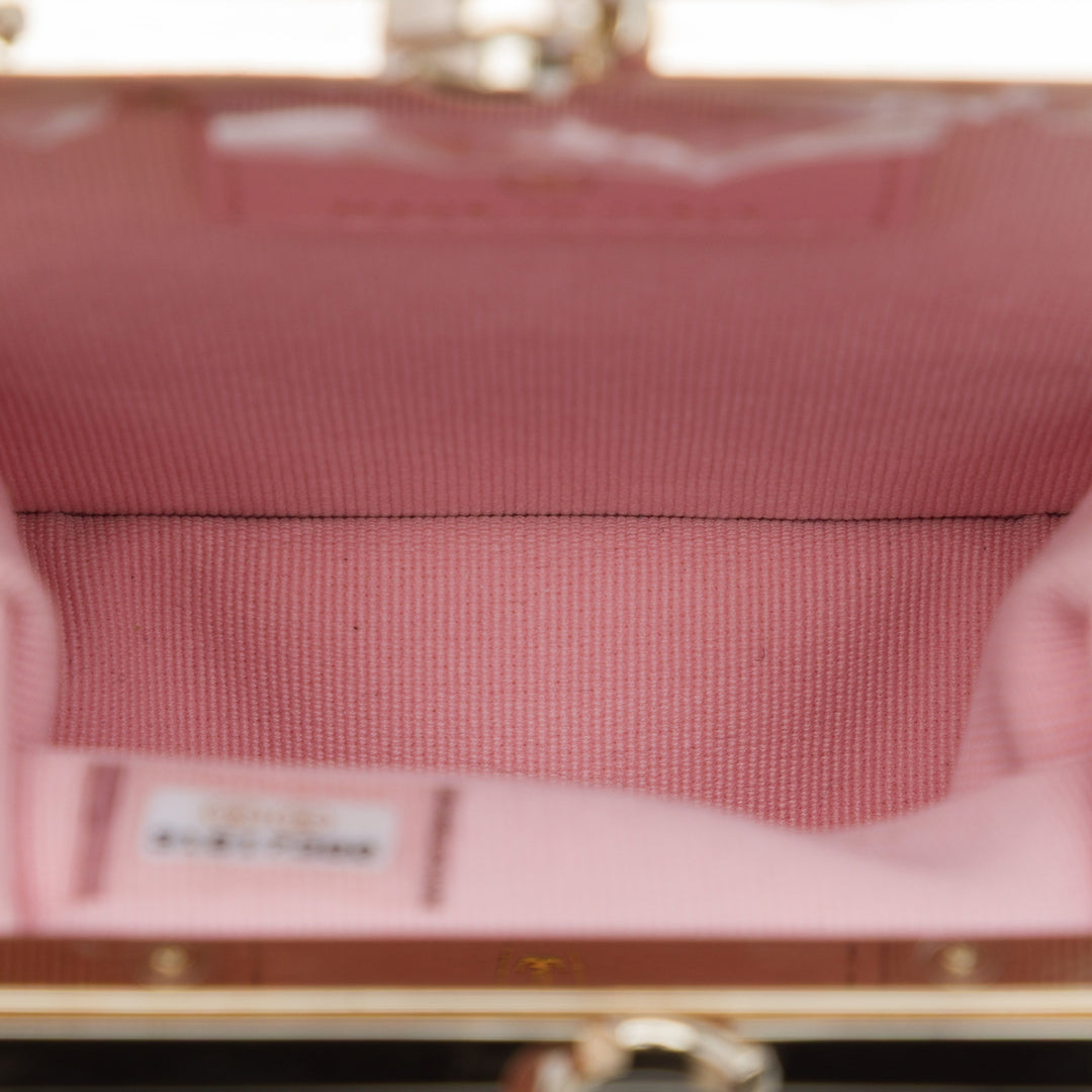 Chanel CC Matelassé Acrylic et Evening Pochette avec chaîne Cuir d'agneau