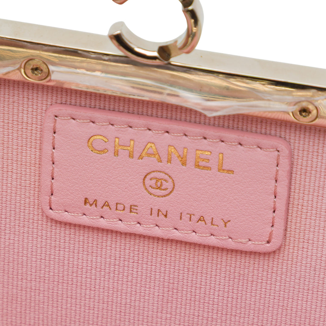 Chanel CC Matelassé Acrylic et Evening Pochette avec chaîne Cuir d'agneau