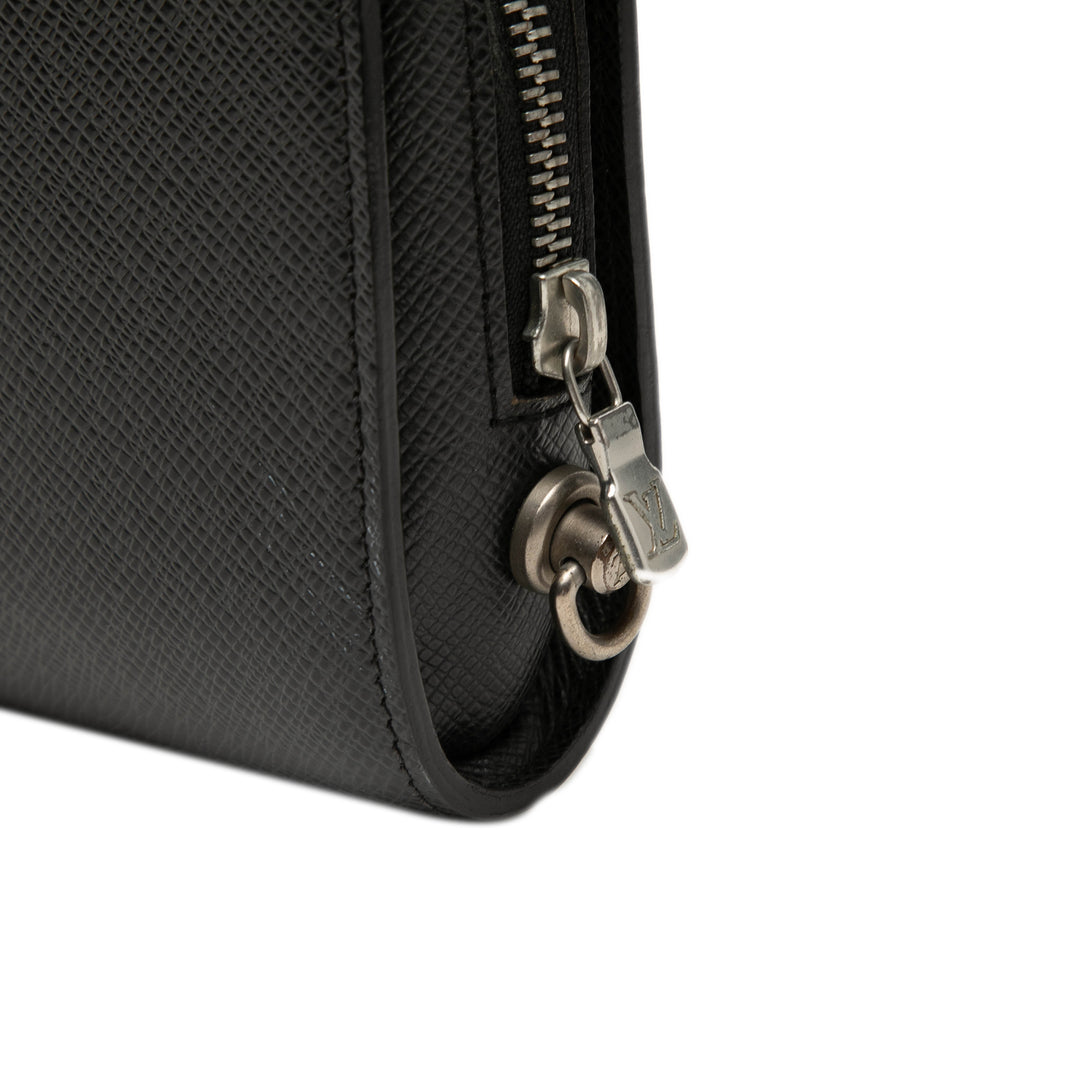 Louis Vuitton Taiga Pochette Baikal