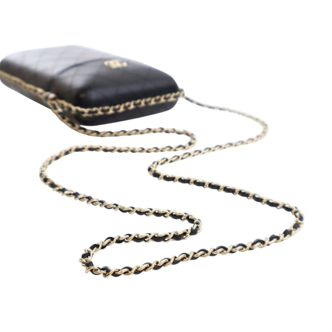 Chanel CC Quilted Cuir d’agneau Chain Around Phone Holder Noir