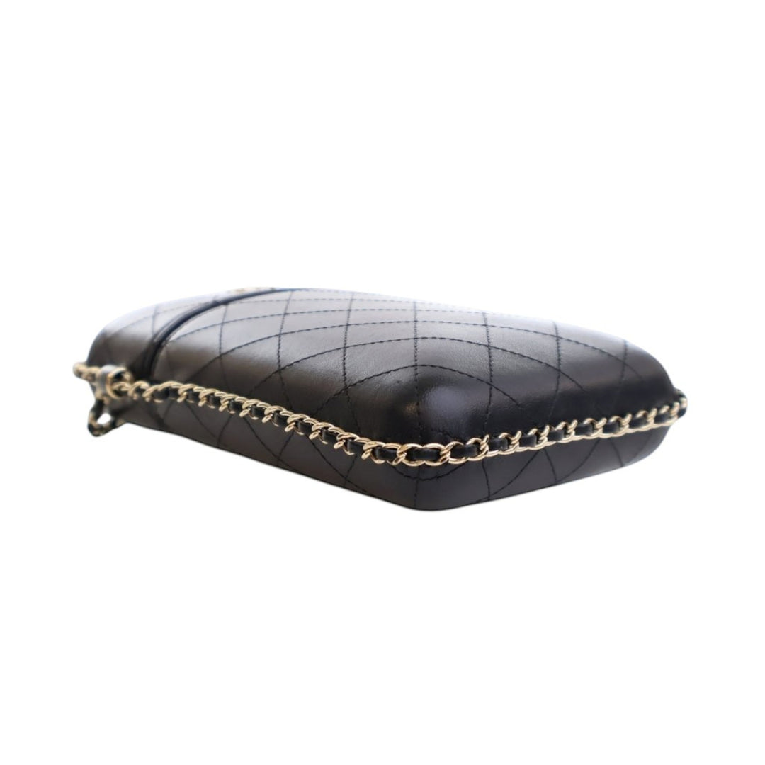 Chanel CC Quilted Cuir d’agneau Chain Around Phone Holder Noir