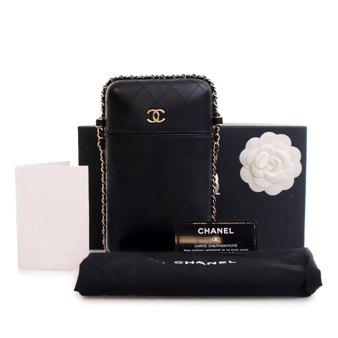 Chanel CC Quilted Cuir d’agneau Chain Around Phone Holder Noir