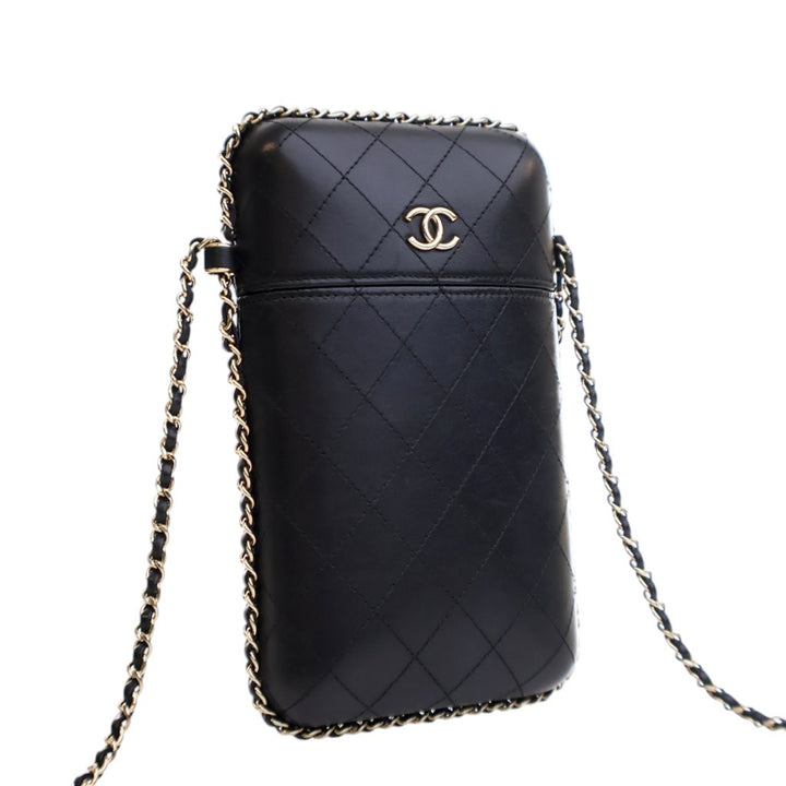 Chanel CC Quilted Cuir d’agneau Chain Around Phone Holder Noir