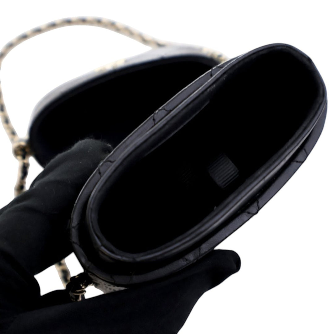 Chanel CC Quilted Cuir d’agneau Chain Around Phone Holder Noir