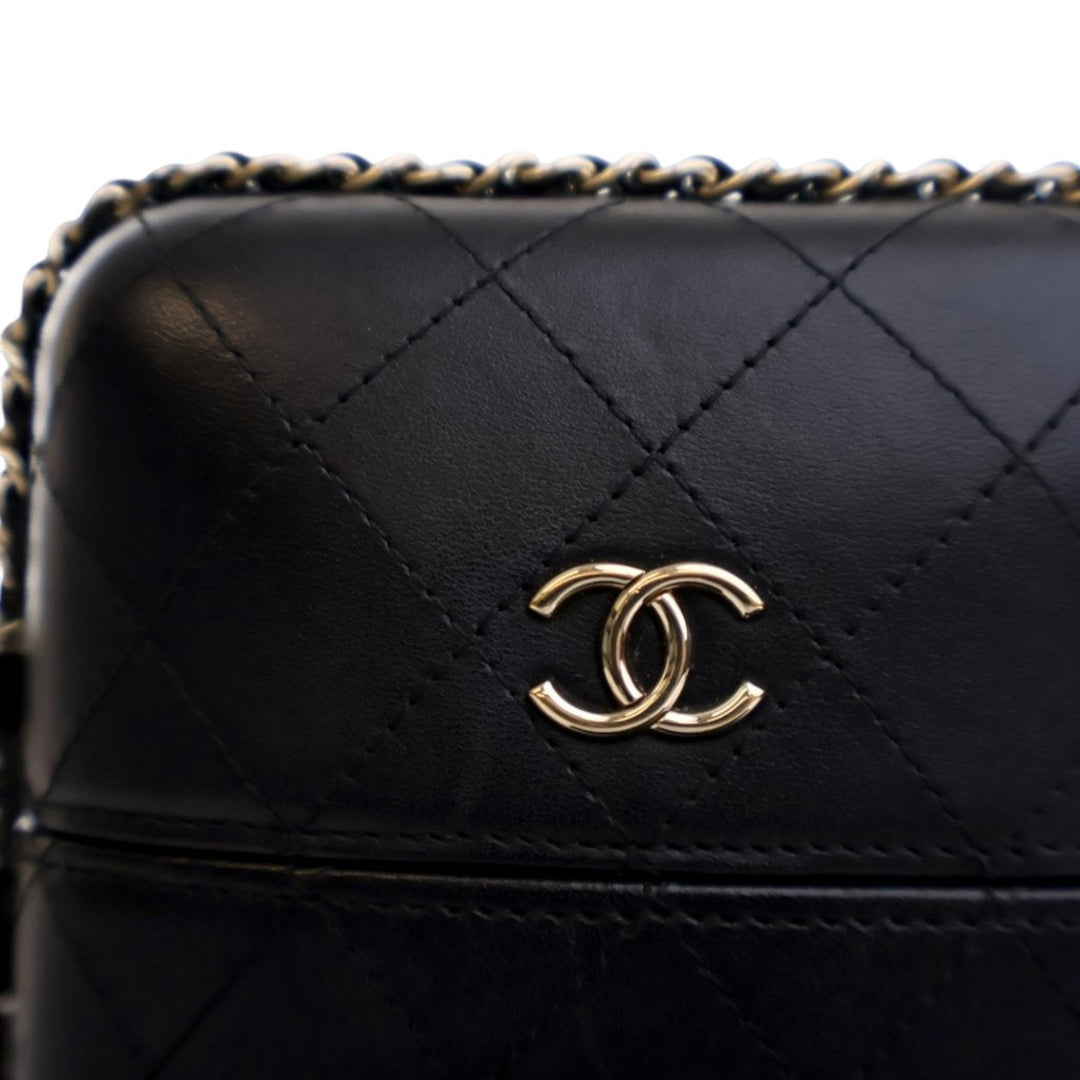 Chanel CC Quilted Cuir d’agneau Chain Around Phone Holder Noir