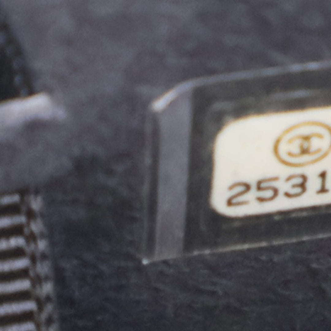 Chanel CC Quilted Cuir d’agneau Chain Around Phone Holder Noir