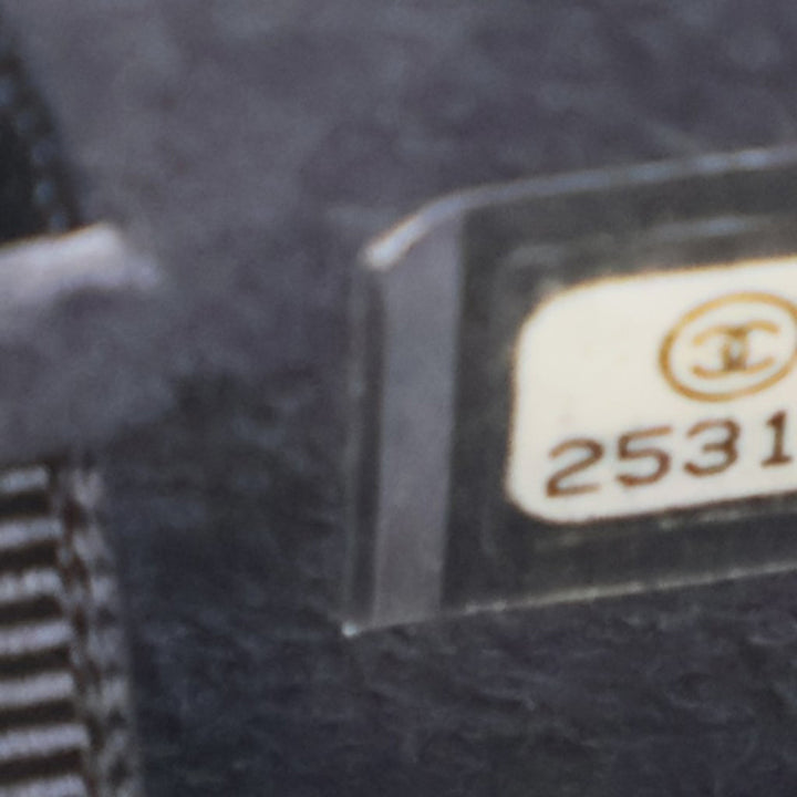 Chanel CC Quilted Cuir d’agneau Chain Around Phone Holder Noir