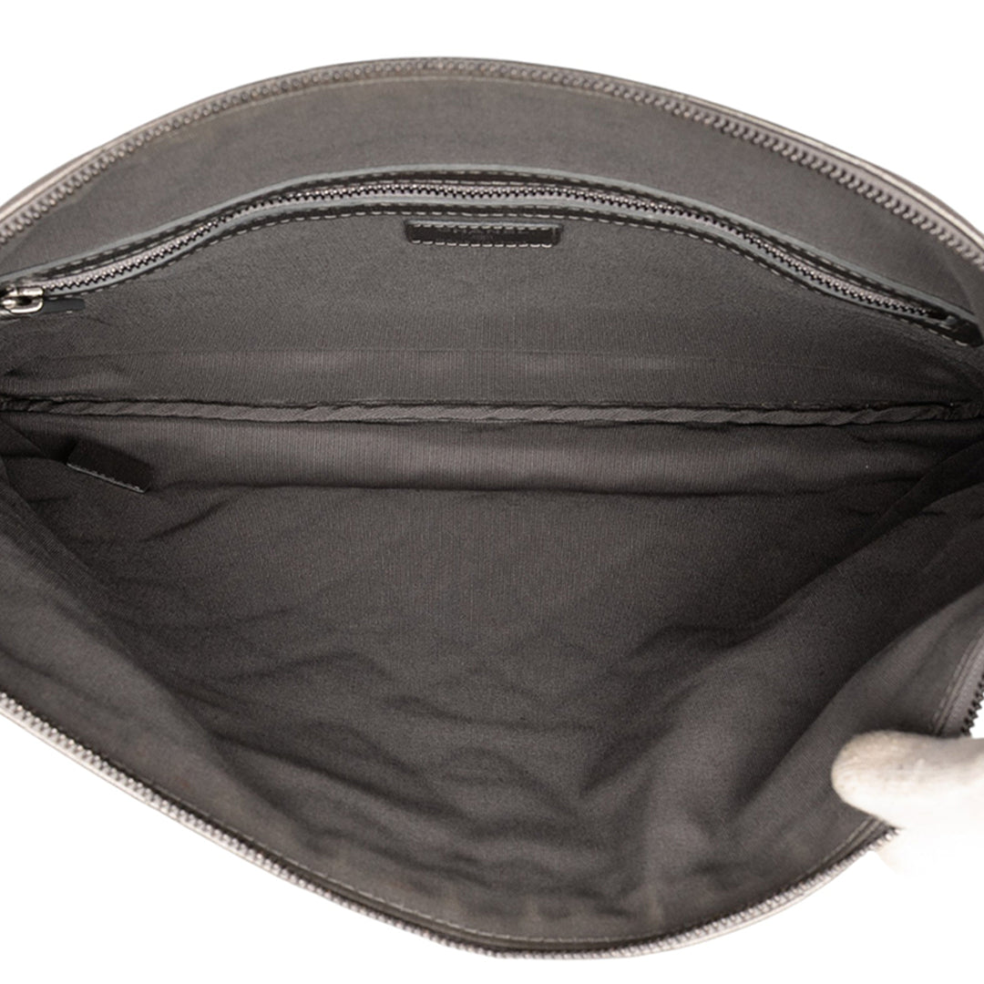 Chanel Large Quilted Métallisé Cuir d’agneau O Étui Pochette Argenté
