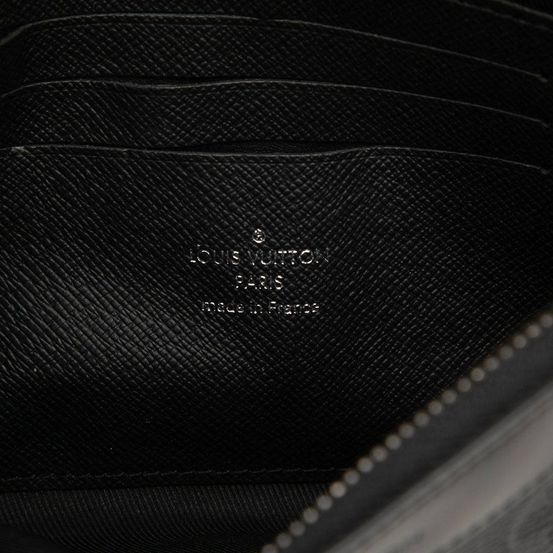 Louis Vuitton Pochette Discovery PM Monogram Eclipse Noir – vue 5 – GABY PARIS