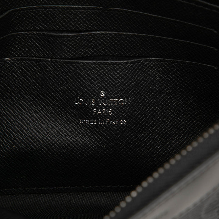 Louis Vuitton Pochette Discovery PM Monogram Eclipse Noir – vue 5 – GABY PARIS