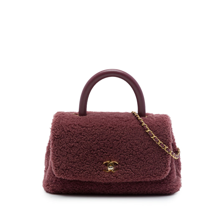 Chanel Shearling Coco sac à Petit Matière naturelle Rouge – vue principale – GABY PARIS