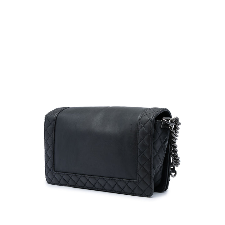 Chanel Sac bandoulière Boy Reverso à rabat Moyen Cuir d'agneau Noir – vue 2 – GABY PARIS