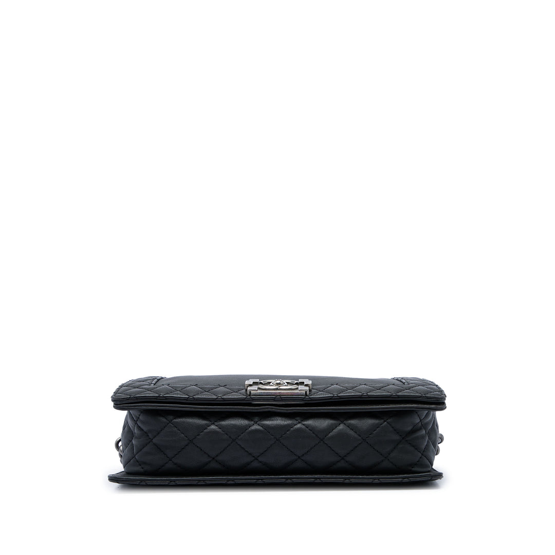Chanel Sac bandoulière Boy Reverso à rabat Moyen Cuir d'agneau Noir – vue 3 – GABY PARIS