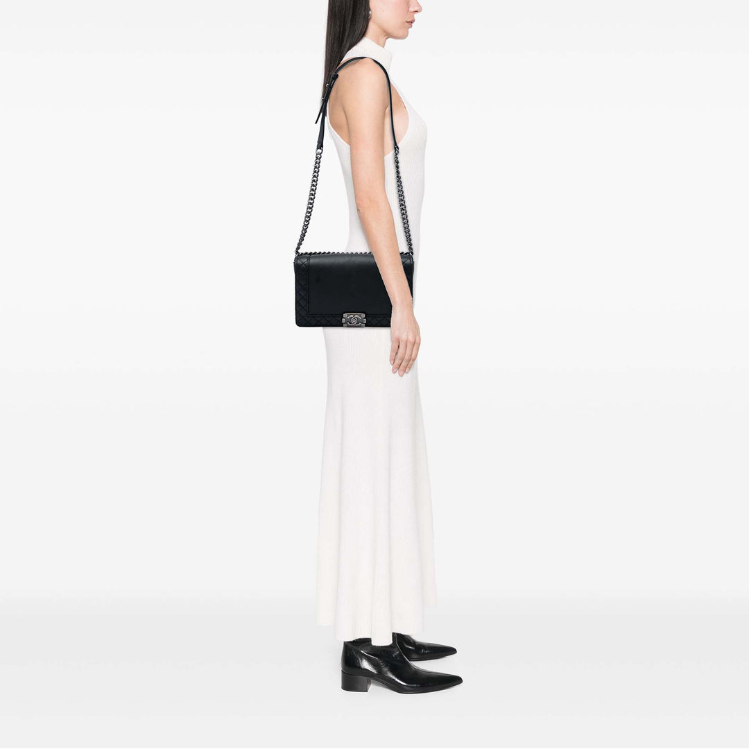 Chanel Sac bandoulière Boy Reverso à rabat Moyen Cuir d'agneau Noir – vue 5 – GABY PARIS