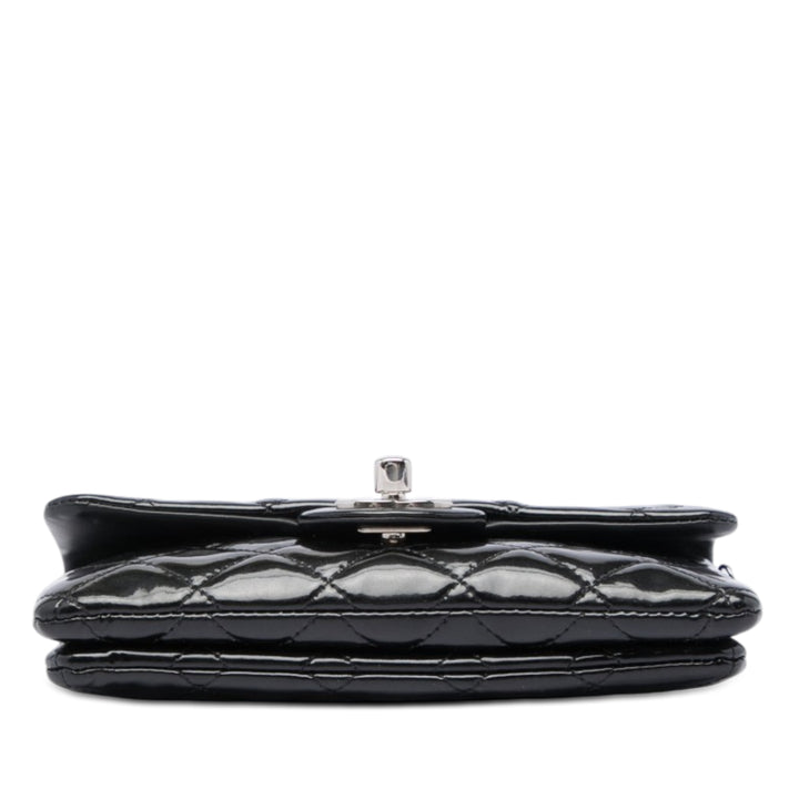 Chanel CC Matelassé Cuir verni à rabat Sac porté croisé