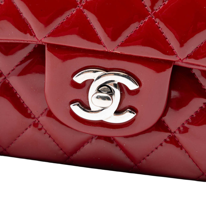 Chanel Medium Classic Cuir verni Double rabat