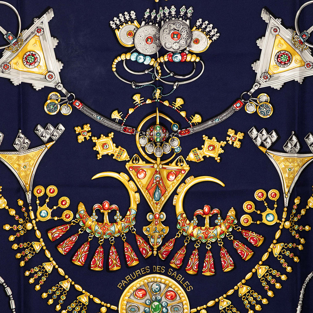 Hermès Carré Parures des Sables 90 Bleu – vue 8 – GABY PARIS