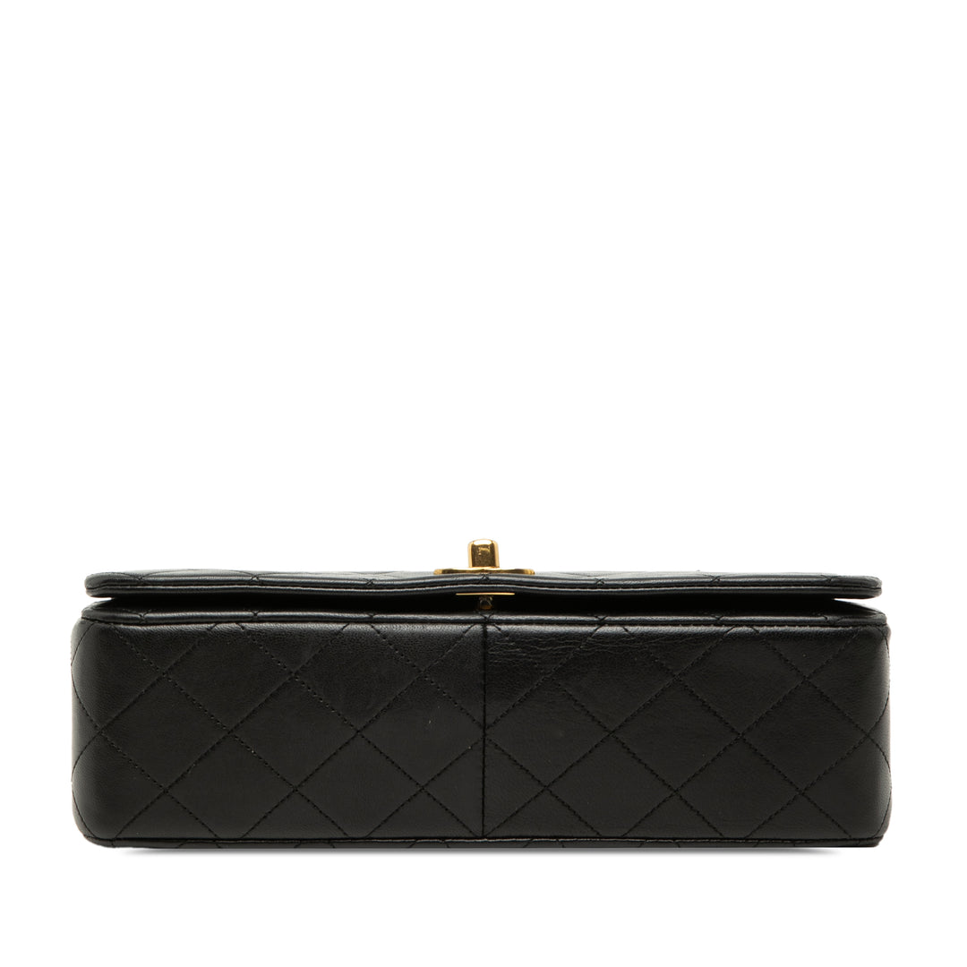 Chanel Medium Matelassé Cuir d’agneau Rabat intégral