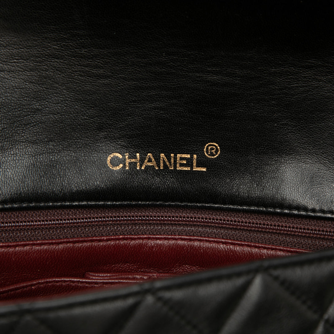 Chanel Medium Matelassé Cuir d’agneau Rabat intégral