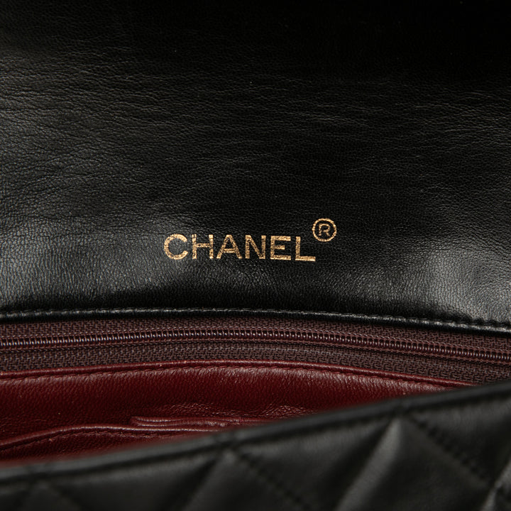 Chanel Medium Matelassé Cuir d’agneau Rabat intégral