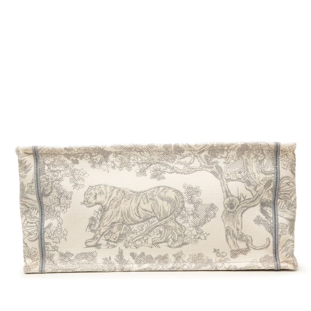 Dior Book Tote brodé Dioriviera De Jouy Moyen Gris – vue 3 – GABY PARIS