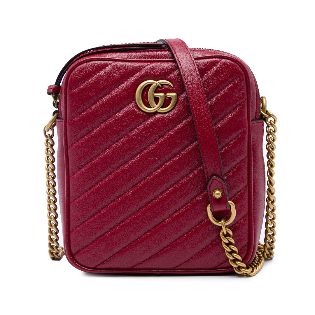 Gucci Sac bandoulière GG Marmont Matelasse Double Zippé Rouge – vue principale – GABY PARIS