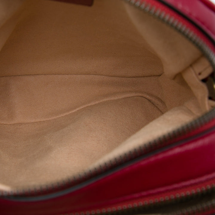 Gucci Sac bandoulière GG Marmont Matelasse Double Zippé Rouge – vue 4 – GABY PARIS